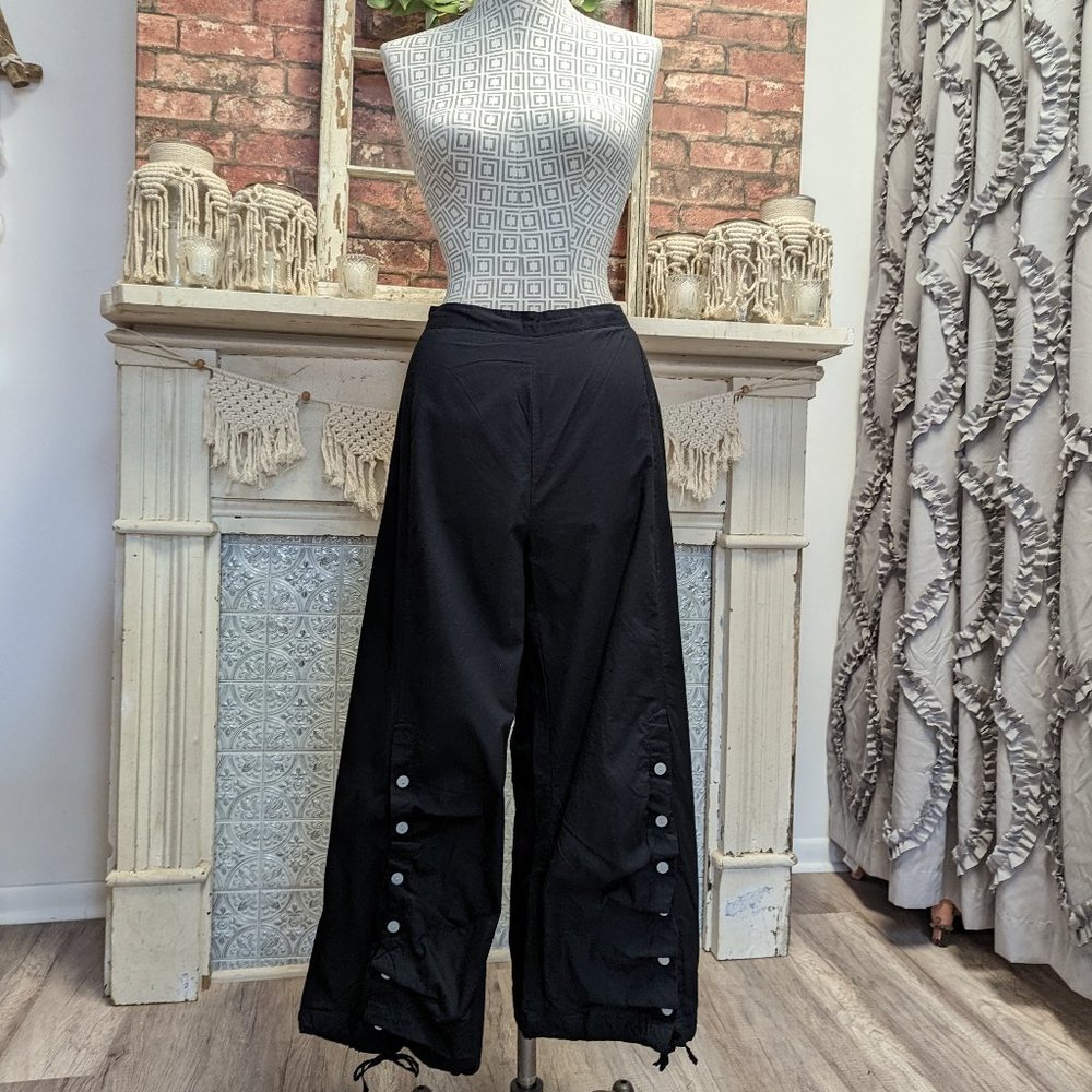 Tulip Scooter Pant in Black S, M, L, XL